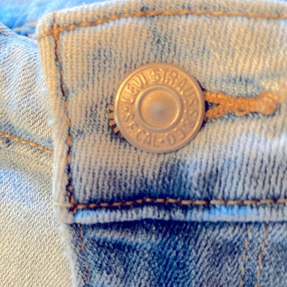 Says size 29 but fits like a 27 Women’s 721 High Rise Skinny Levi’s jeans - Picture 5 of 6